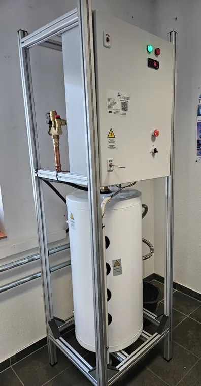 TAK Heizungsinstallation: Steuerung und Speicher im mobilen Rahmen